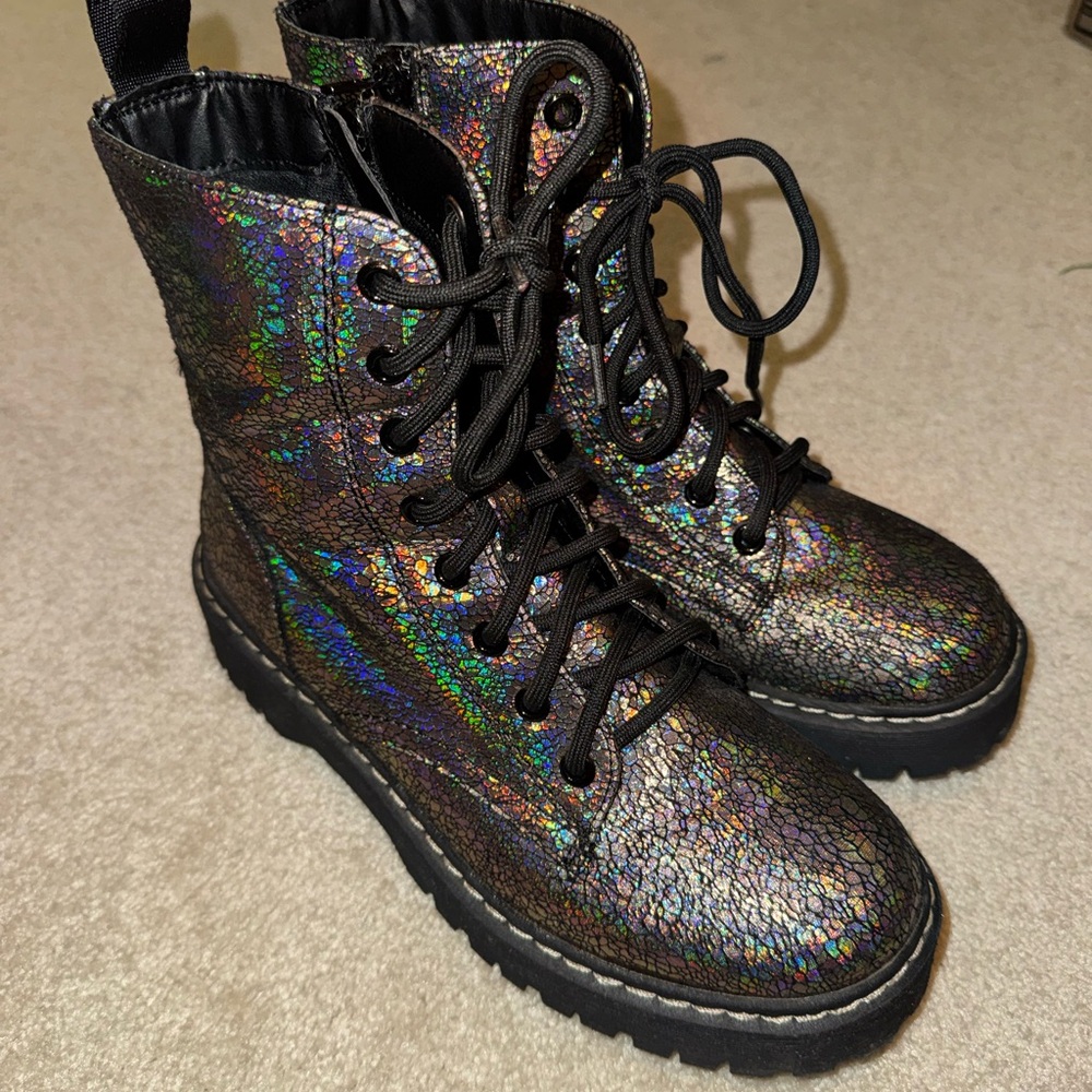 ✨🩶🌈Holographic Silver Combat Boots🪐💫✨ - Picture 8 of 13